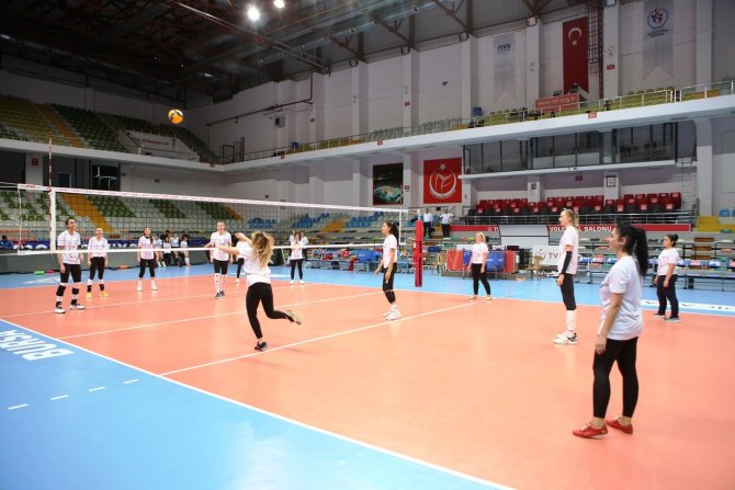 Meme Kanserine Dikkat Çekmek İçin Sahaya Çıktılar