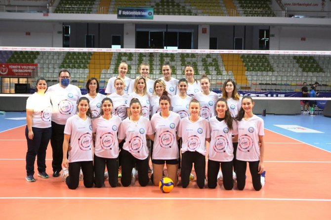 Meme Kanserine Dikkat Çekmek İçin Sahaya Çıktılar