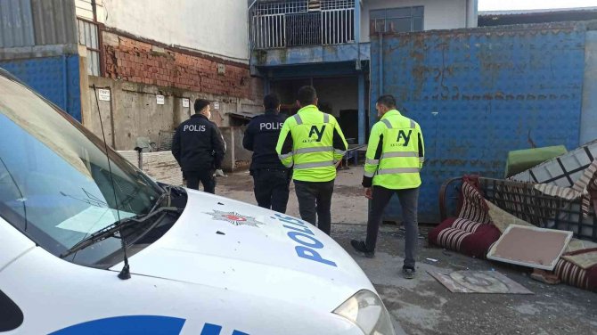 Gps Cihazını Sökemeyince Kutusunu Çaldı Çaldılar