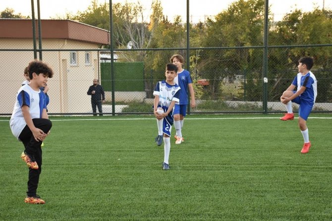 Emin Kaçar Spor Tesisleri Amatörün Yeni Adresi Oldu