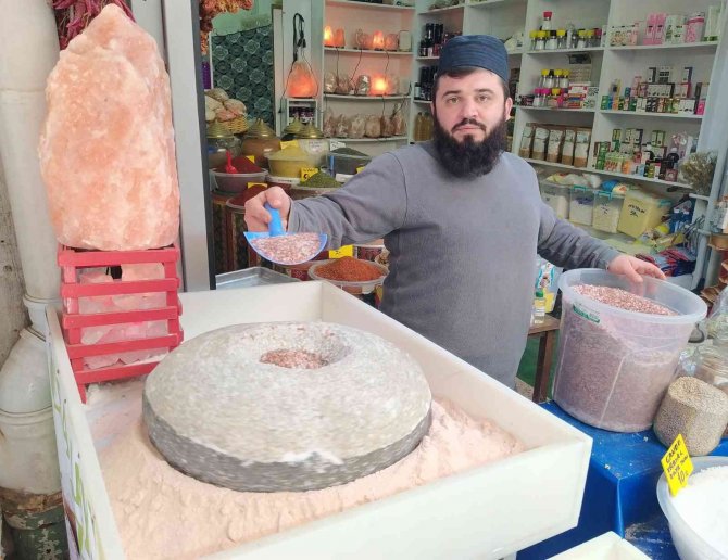 84 Mineralli Himalaya Tuzu Şifa Saçıyor