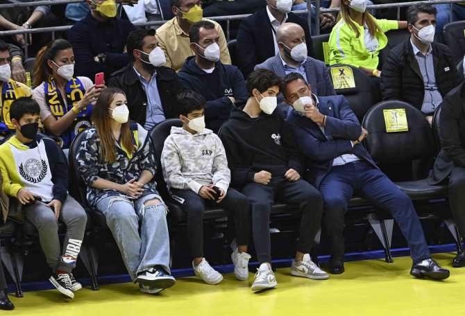 Thy Euroleague: Fenerbahçe: 74 - Barcelona: 76