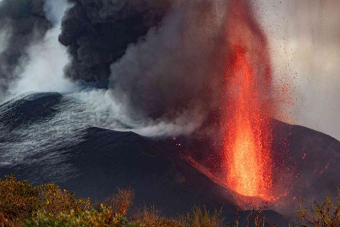 La Palma’da Volkanik Kül Bulutu Uyarısı