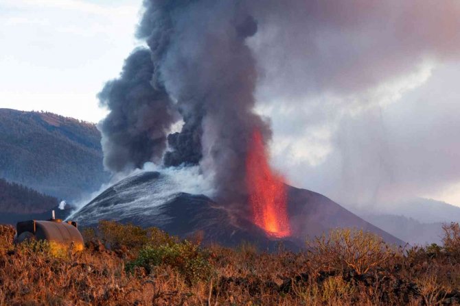 La Palma’da Volkanik Kül Bulutu Uyarısı