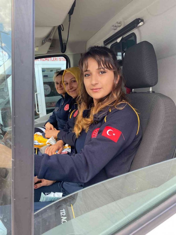 Eğirdir’in Tek Kadın Ambulans Şoförü Tuğba Bolat Zamanla Yarışıyor, Hayat Kurtarıyor
