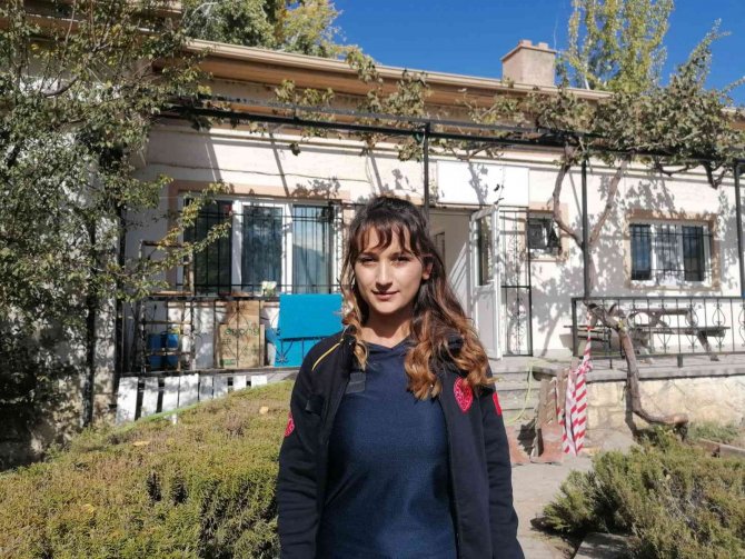 Eğirdir’in Tek Kadın Ambulans Şoförü Tuğba Bolat Zamanla Yarışıyor, Hayat Kurtarıyor