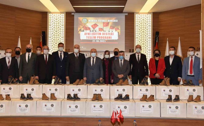 İ̇htiyaç Sahibi Çocukların Ayakları Üşümeyecek