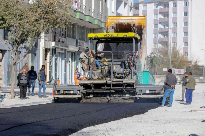 İ̇pekyolu’nda Yol Ve Alt Yapı Çalışmaları Aralıksız Sürüyor