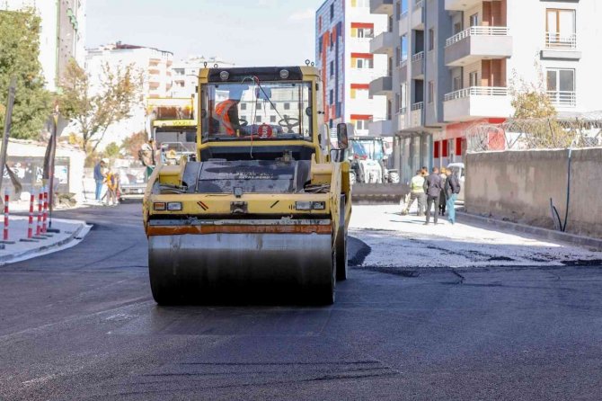 İ̇pekyolu’nda Yol Ve Alt Yapı Çalışmaları Aralıksız Sürüyor