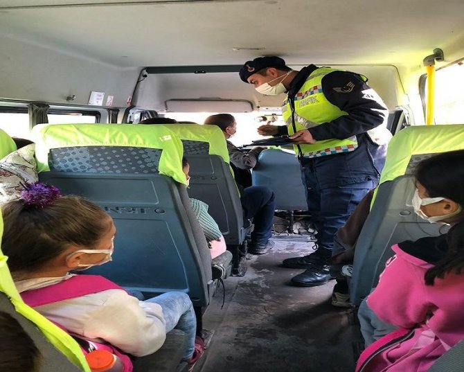 Çorum’da Jandarma Timleri Okul Servislerini Denetledi