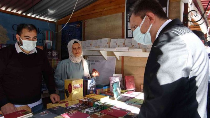 Vali Hulusi Şahin, Batman Kitap Fuarının Açılışını Yaptı