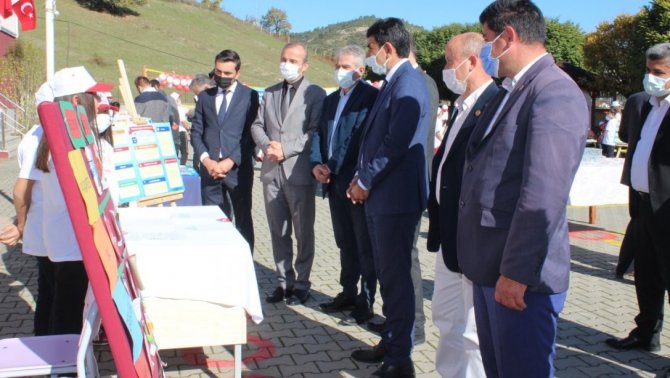 Yukarıtaşçılı Ortaokulu Tübi̇tak 4006 Bilim Fuarı Açılışını Gerçekleşti