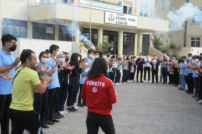 Avrupa Boks Şampiyonası’nda 3. Olan Lise Öğrencisine Coşkulu Karşılama