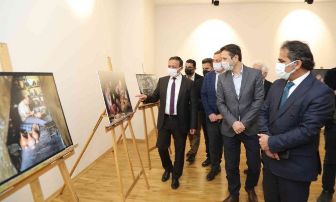 Erü’de ’Unutulmayan Meslekler’ Fotoğraf Sergisi Düzenlendi