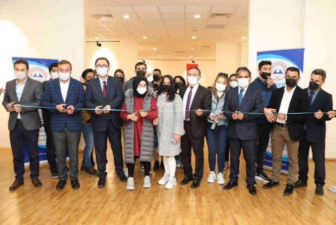 Erü’de ’Unutulmayan Meslekler’ Fotoğraf Sergisi Düzenlendi