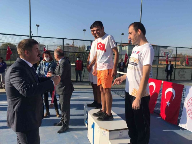 29 Ekim Dolayısıyla Çeşitli Dallarda Ödül Töreni Düzenlendi