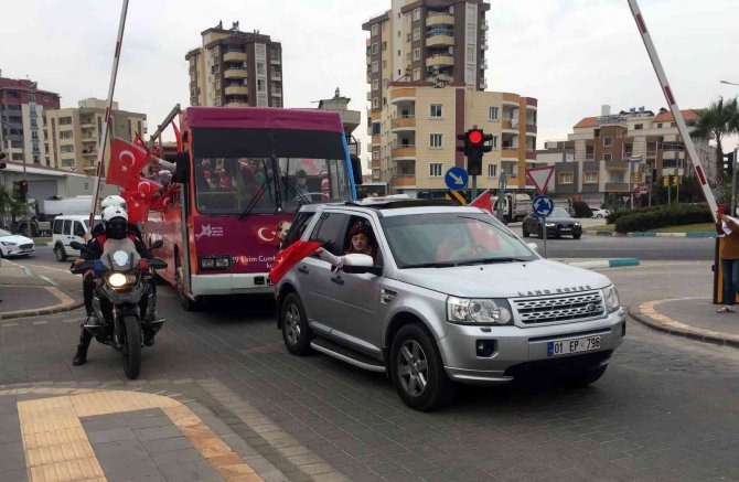 Polisten Engelli Çocuklara Kortejli Bayram Kutlaması