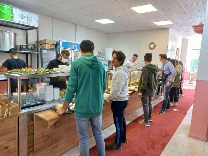 Adıyaman’da Bir Tost Fiyatına Üç Çeşit Yemek