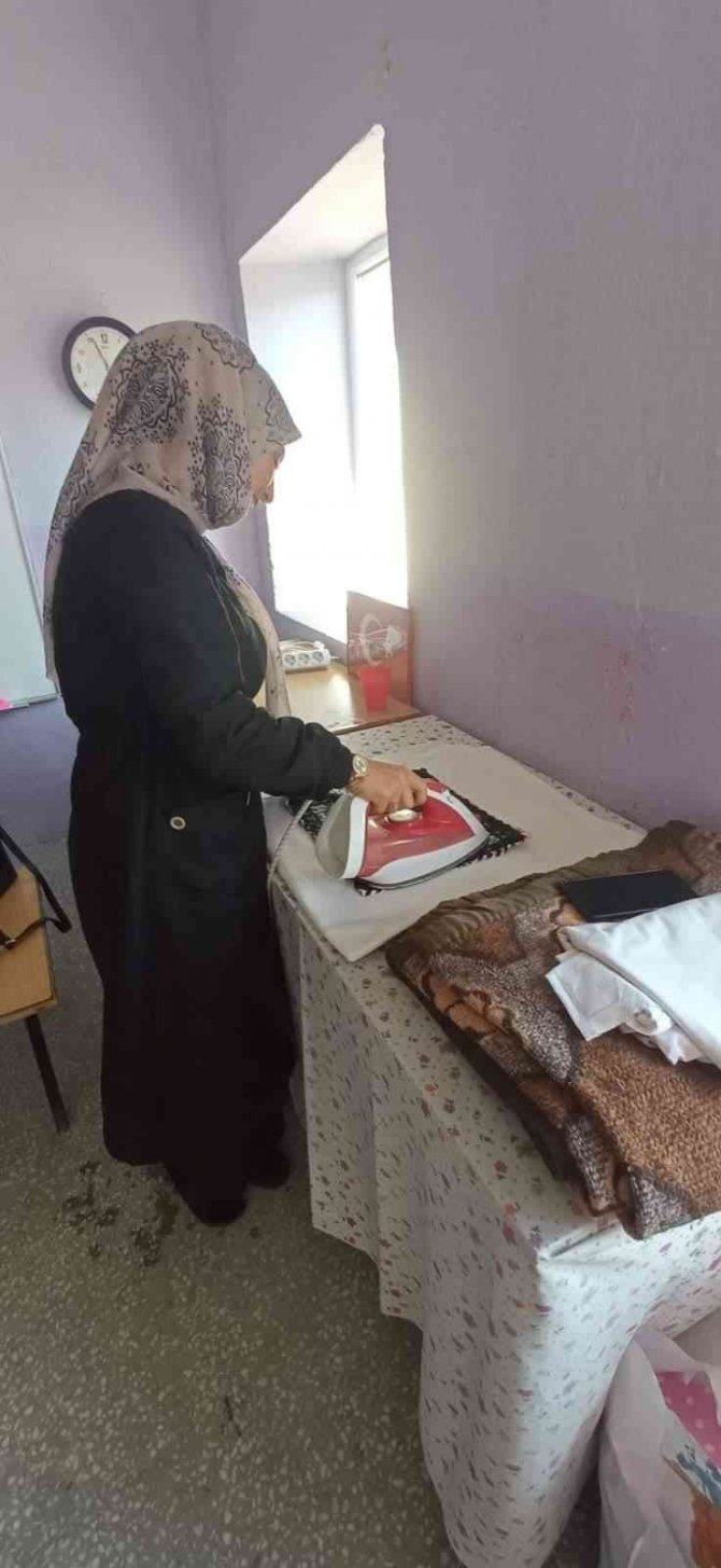 Şuhutlu Kadınlar El Emeği Göz Nuru Ürünlerini Sergilemeye Hazırlanıyor