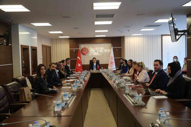 Bakan Yanık: “Türkiye’nin Sığınmacılar Konusunda Aldığı Sorumluluğunun Desteklenmesi Gerektiğini Yeniden Hatırlattık”