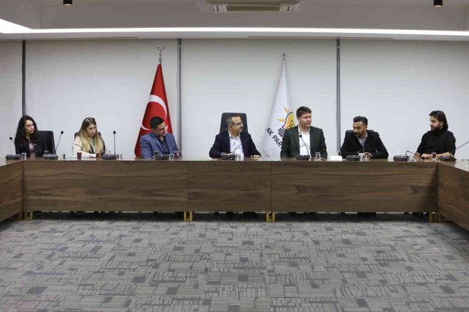 Üniversite Gençliği Sordu, Başkan Sürekli Yanıtladı