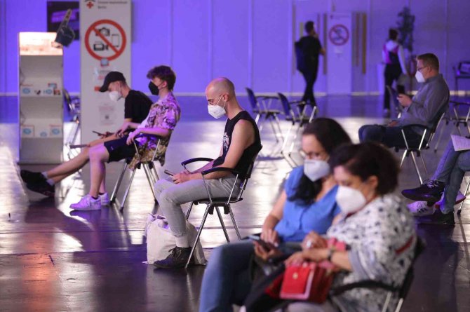 Almanya’da Son 24 Saatte 28 Bin 37 Yeni Vaka