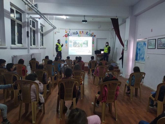 Jandarmadan Öğrencilere “Trafik Dedektifleri Eğitimi”