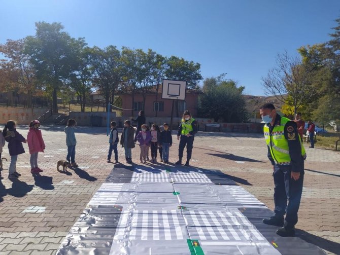 Jandarmadan Öğrencilere “Trafik Dedektifleri Eğitimi”