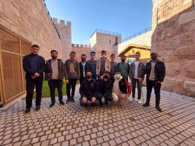 Gençlik Bursa’da Yollarda