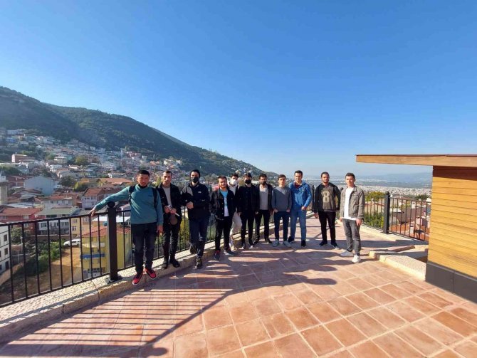 Gençlik Bursa’da Yollarda