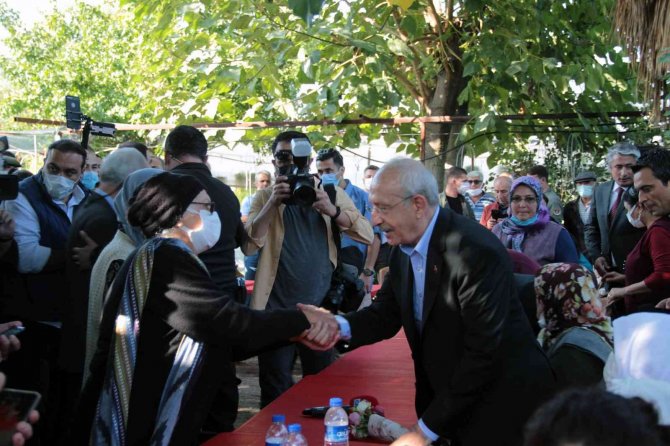 Chp Genel Başkanı Kılıçdaroğlu Kadınlarla Çiçek Dikti