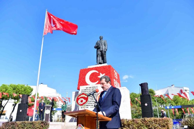Cumhuriyet Bayramı Kutlama Programı Çelenk Sunma Töreni İle Başladı