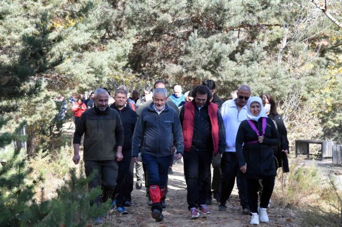 Cumhuriyet İçin Yürüdüler, Doğaya Kınalı Keklik Bıraktılar