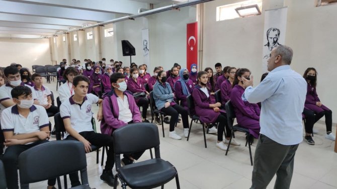 Silopi’de Liselilere Yönelik Dini Ve Ahlaki Değerler Semineri