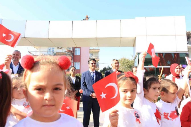 Başkan Genç, Cumhuriyet Bayramını Ekolojik Kreş Öğrencileriyle Kutladı