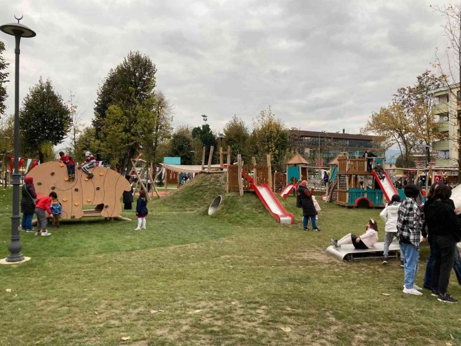 Millet Bahçesi Açılmadan Doldu Taştı