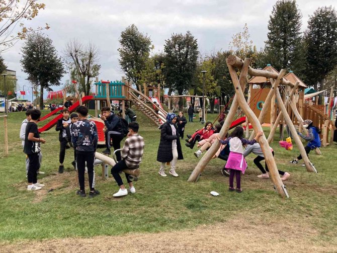 Millet Bahçesi Açılmadan Doldu Taştı