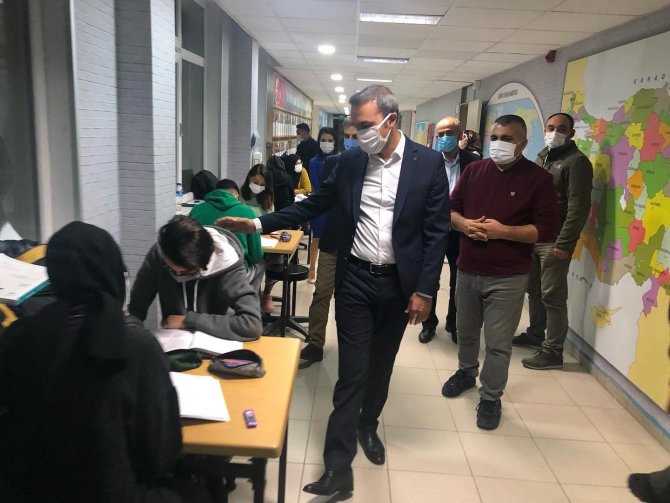 ”Emet Okuyor, Geleceğe Nefes Oluyor” Projesi