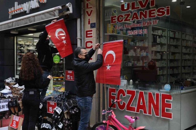 Fatsa Belediyesi’nden Esnaf Ve Vatandaşlara Türk Bayrağı