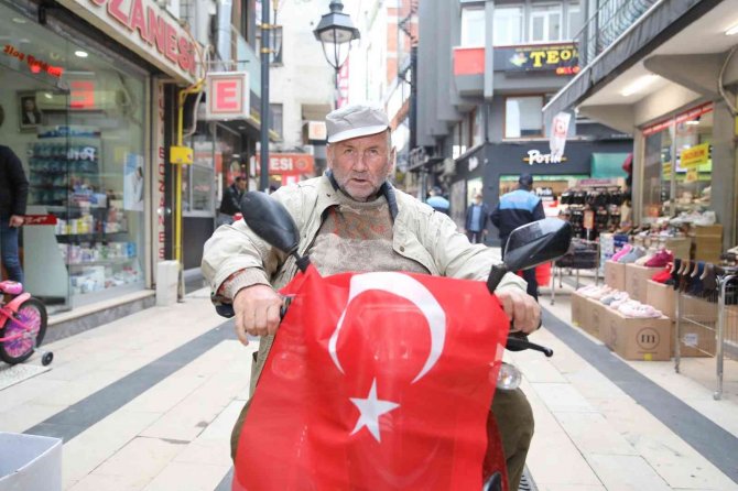 Fatsa Belediyesi’nden Esnaf Ve Vatandaşlara Türk Bayrağı