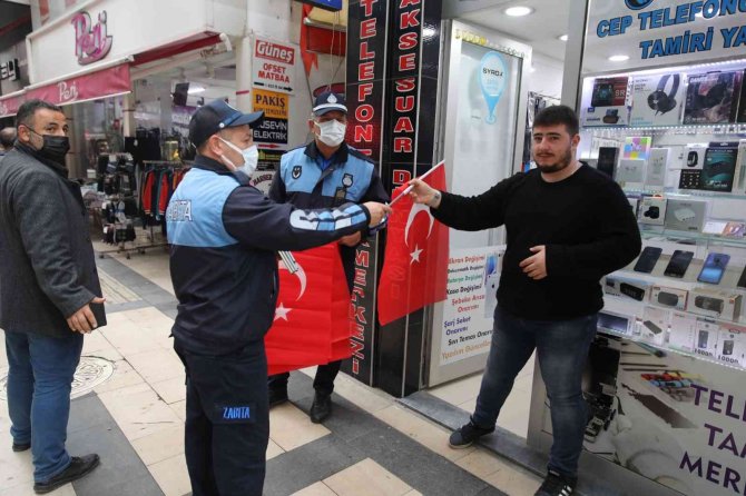 Fatsa Belediyesi’nden Esnaf Ve Vatandaşlara Türk Bayrağı