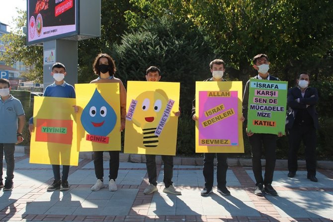 Gediz’de Öğrenciler Tasarruf İçin Yürüdü