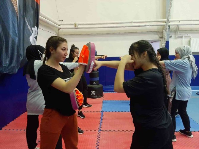 Gediz’de Savunma Sporları Rüzgarı