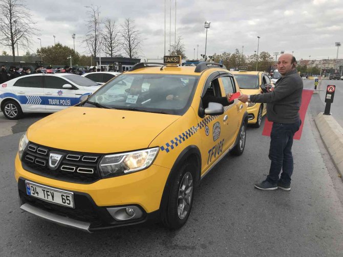 İ̇stanbul’da Taksiciler Ukome Toplantısına Akın Etti