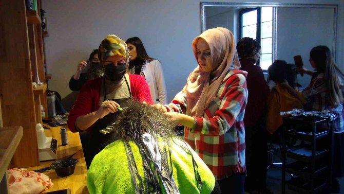 İ̇pekyolu’nda Kadınlar Meslek Sahibi Oluyor