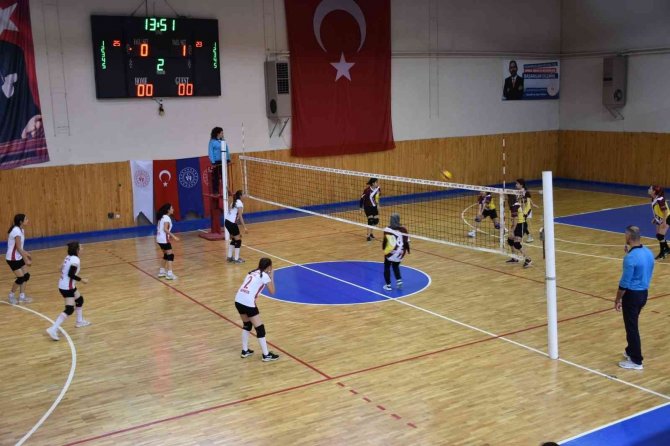 Isparta’da, Cumhuriyet Kupası İçin Yarıştılar