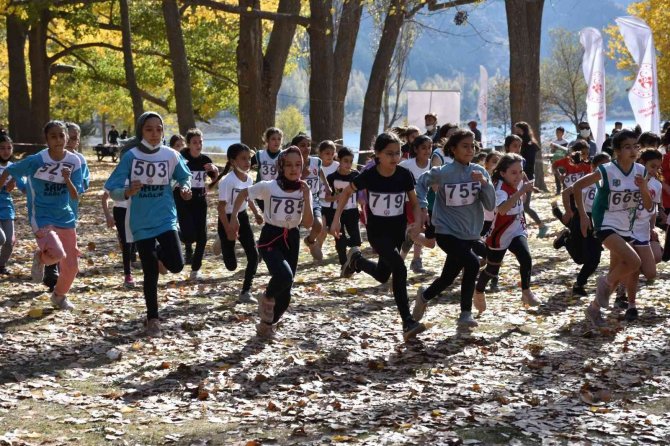 Isparta’da, Cumhuriyet Kupası İçin Yarıştılar