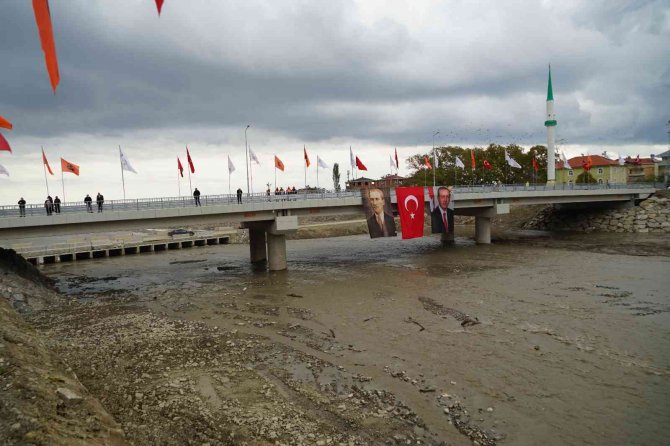 İ̇ki Şehri Birbirine Bağlayan Köprü Yeniden İnşa Edildi, Açılışını Bakan Karaismalioğlu Yaptı