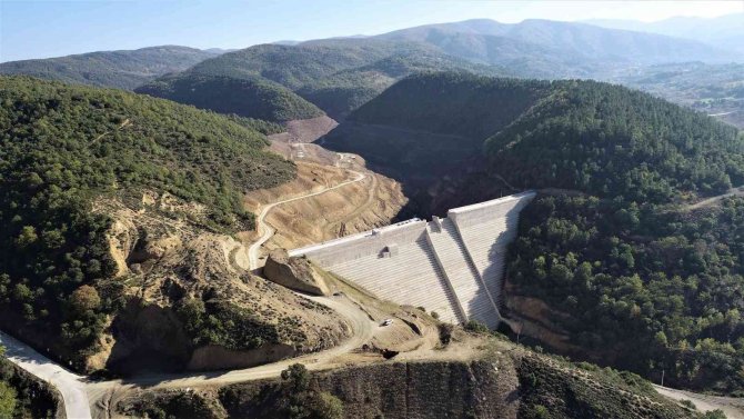 Karamürsel İ̇hsaniye Barajı’nda Temizlik Çalışmaları Tamamlandı