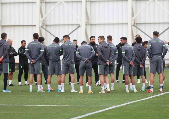 İ̇lhan Palut: "Önceliğimiz İyi Futbol, İyi Mücadele"